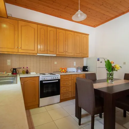 Family Private Homes & Sea View By 