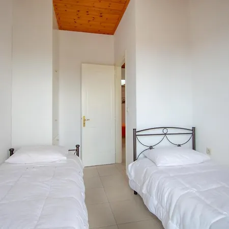 Family Private Homes & Sea View By 