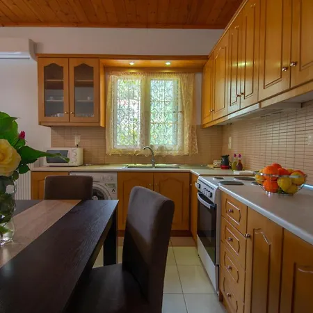 Family Private Homes & Sea View By 