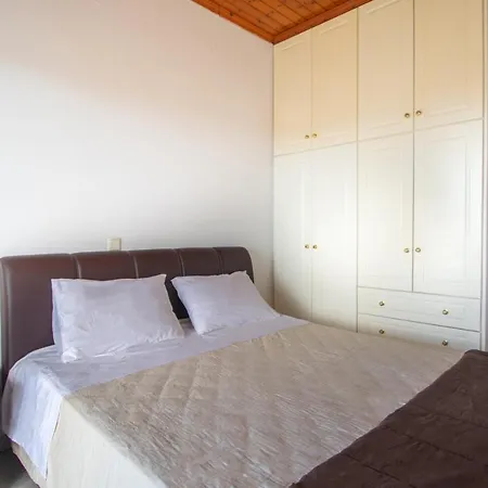 Family Private Homes & Sea View By 