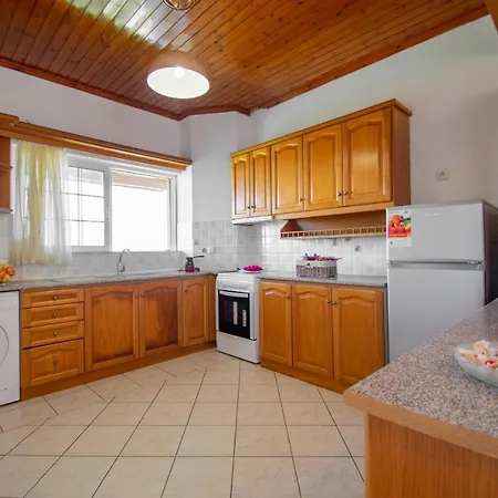 Family Private Homes & Sea View By 