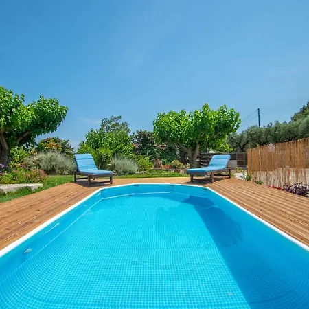 Family Private Homes & Sea View By 