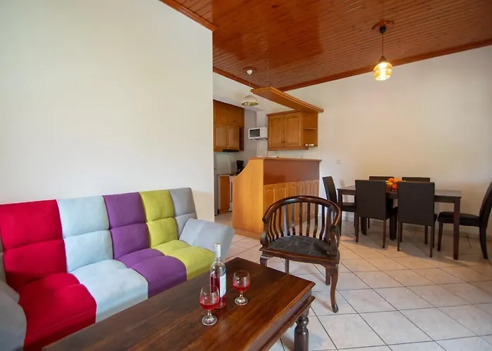 Family Private Homes & Sea View By 