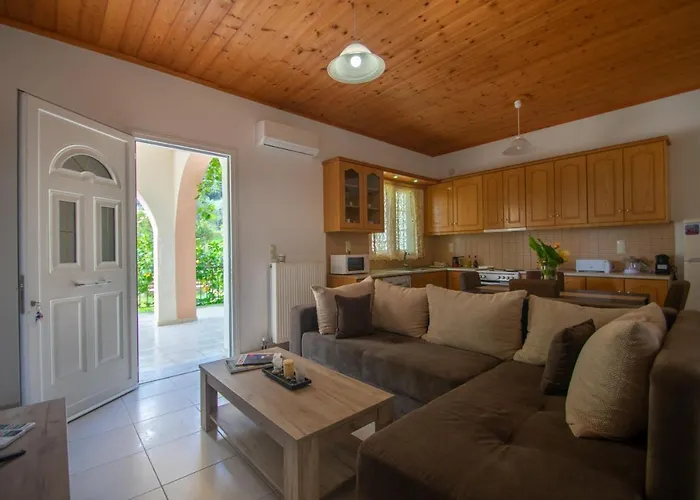 Family Private Homes & Sea View By 