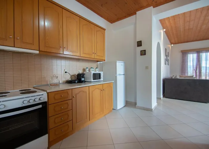 Family Private Homes & Sea View By 