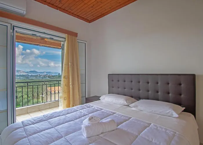 Family Private Homes & Sea View By 