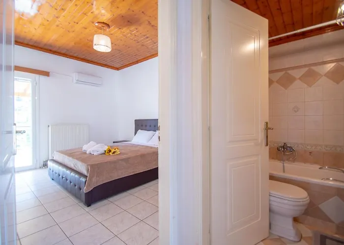 Family Private Homes & Sea View By 