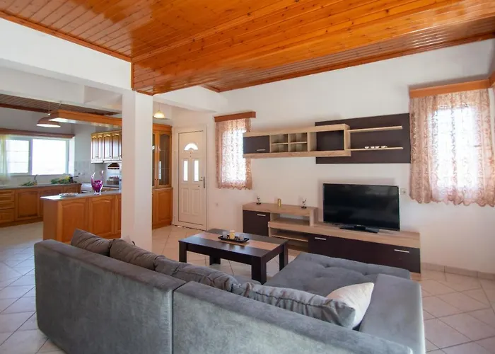Family Private Homes & Sea View By 
