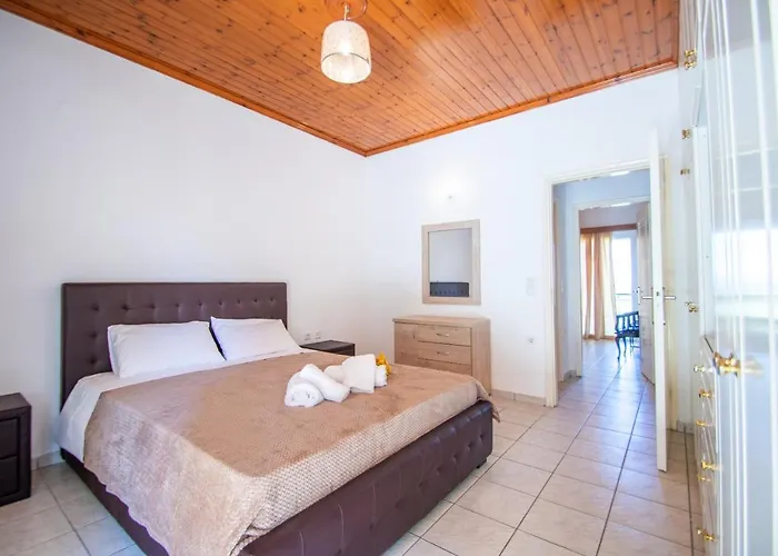 Family Private Homes & Sea View By 