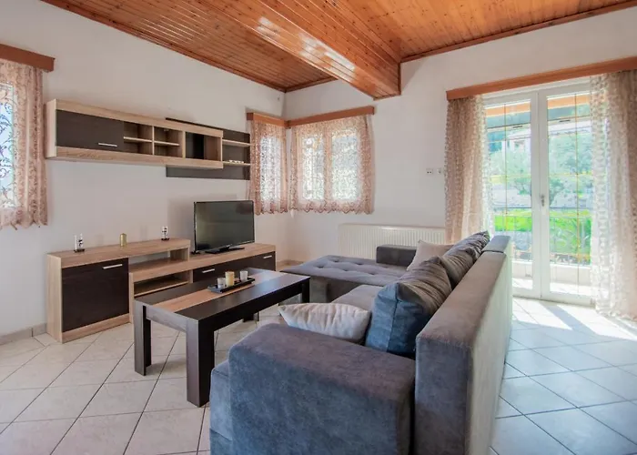 Family Private Homes & Sea View By 