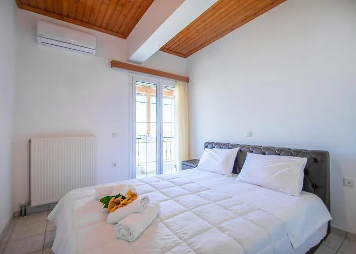 Family Private Homes & Sea View By 