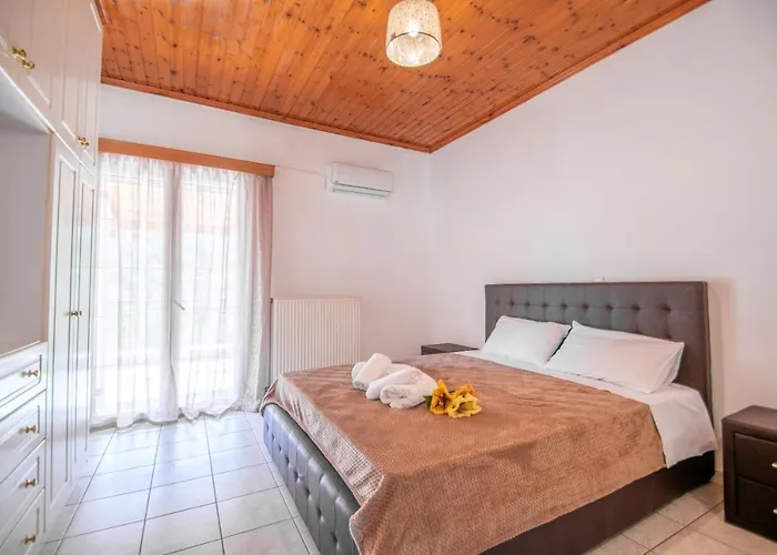 Family Private Homes & Sea View By 