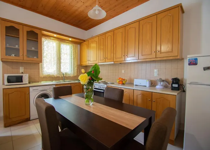 Family Private Homes & Sea View By 