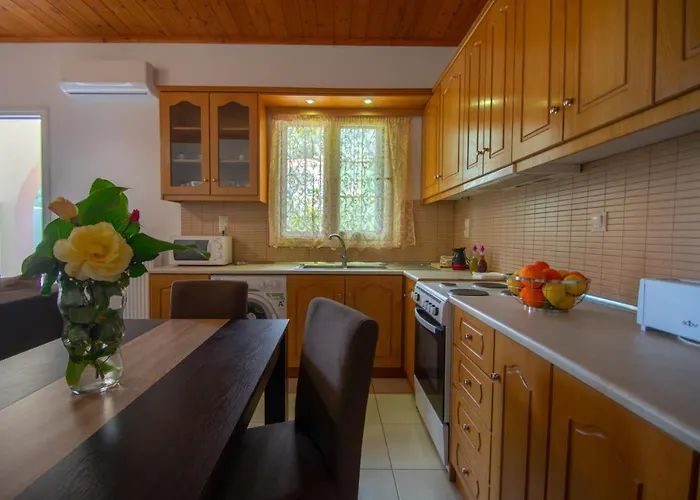 Family Private Homes & Sea View By 