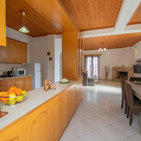 Family Private Homes & Sea View By 