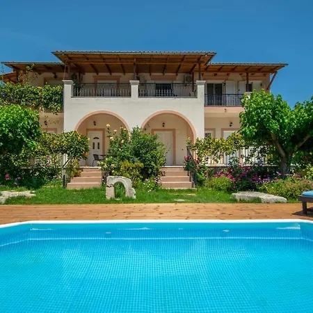 Family Private Homes & Sea View