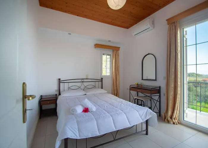Family Private Homes & Sea View By 