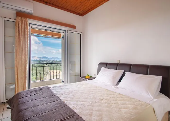 Family Private Homes & Sea View By 