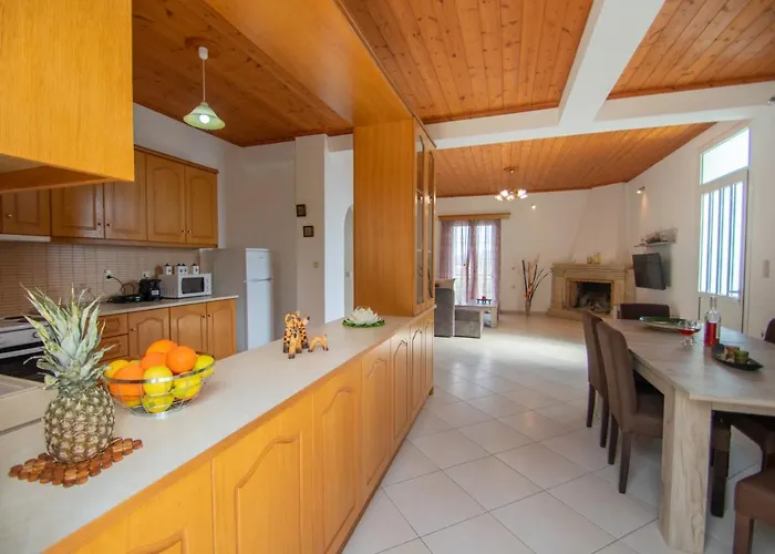 Family Private Homes & Sea View By 