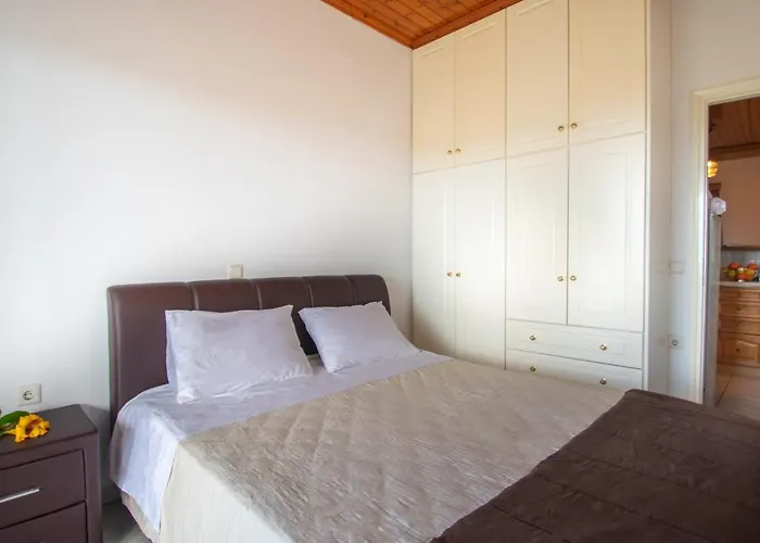 Family Private Homes & Sea View By 