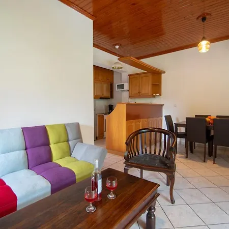 Family Private Homes & Sea View By 