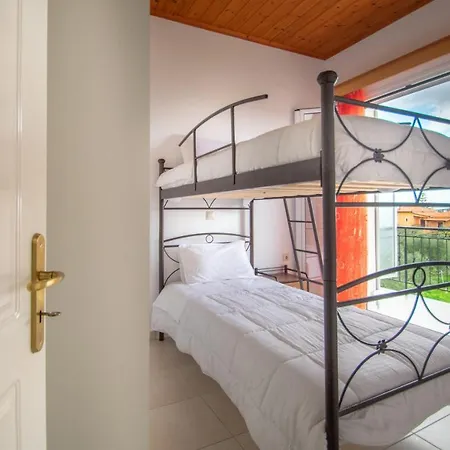 Family Private Homes & Sea View By 