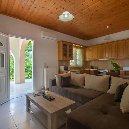 Family Private Homes & Sea View By 