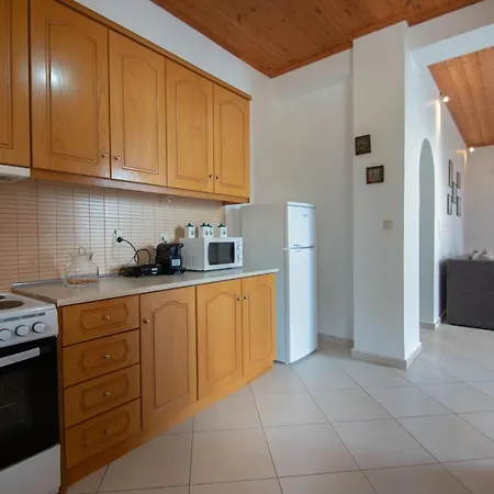 Family Private Homes & Sea View By 