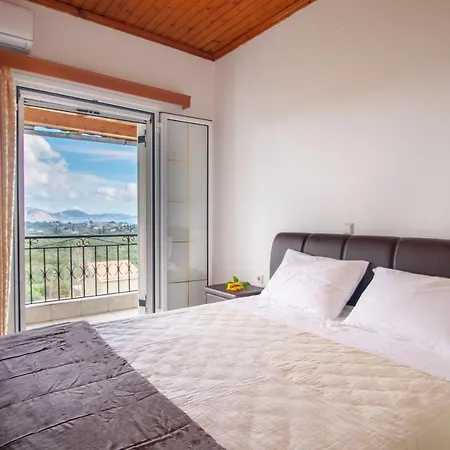Family Private Homes & Sea View By 