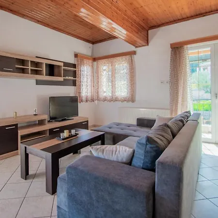 Family Private Homes & Sea View By 