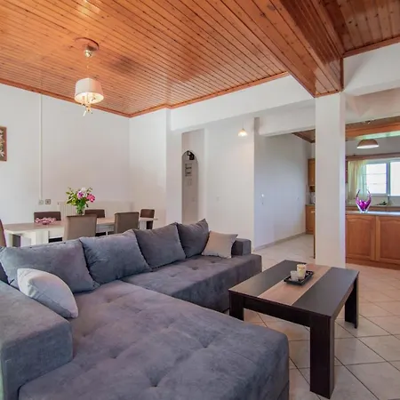 Family Private Homes & Sea View By 