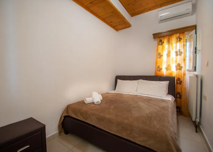 Family Private Homes & Sea View By 