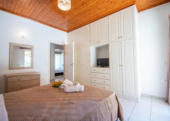 Family Private Homes & Sea View By 