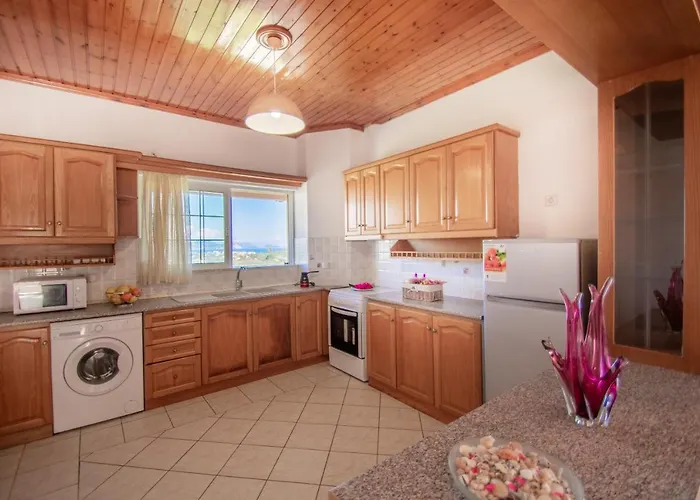 Family Private Homes & Sea View By 