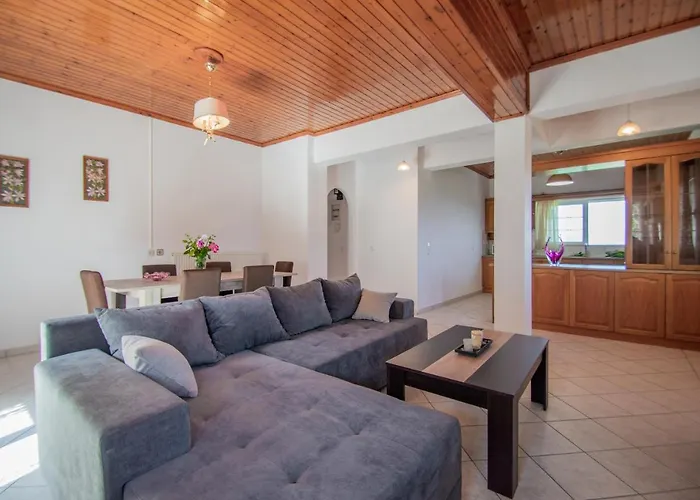 Family Private Homes & Sea View By 