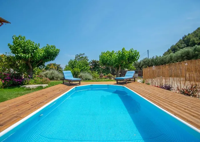 Family Private Homes & Sea View By 